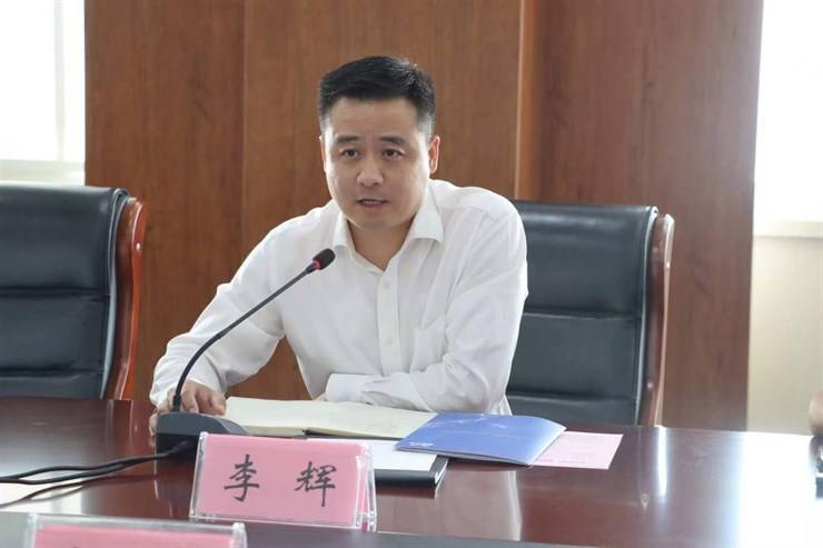 郑东新区豫兴路办事处组织鲲鹏软件小镇入住企业来我校开展产学研对接交流活动